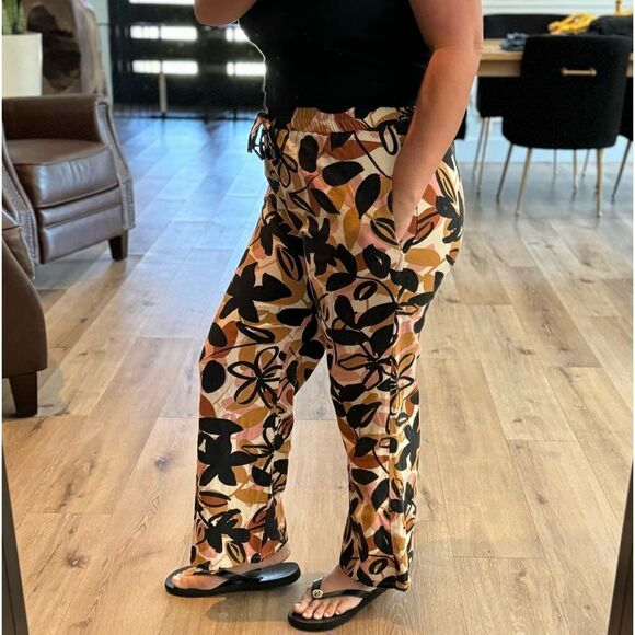 Tulléa Floral Linen Pants - Picture 4 of 10